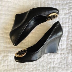 Tory Burch Black Chelsea Pump size 6